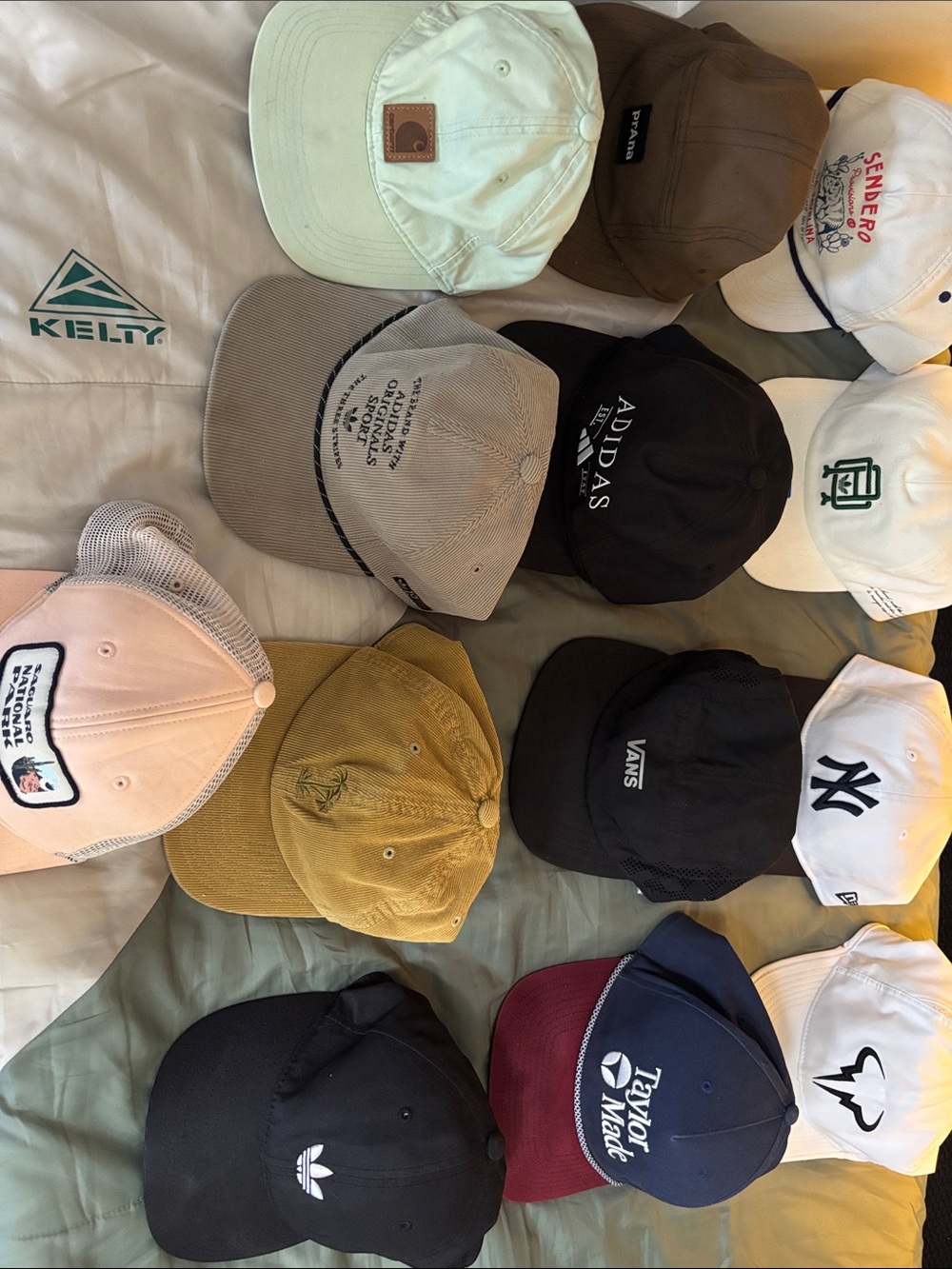 13 different hats for sale super deal Black Baseball,yellow Cap with Center Logo